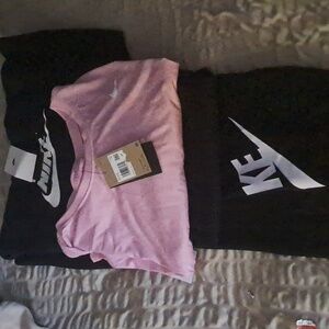 (BUNDLE) WOMEN'S NIKE Pink tee, leggings and hoodie